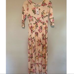 Amelia James maxi dress w/pockets! NWT